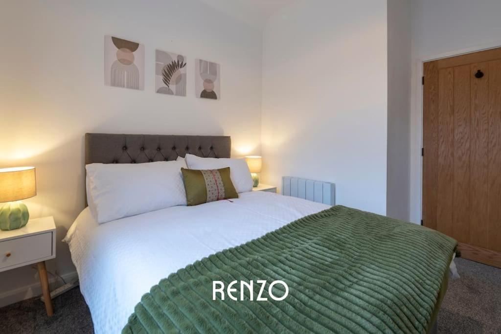 Stylish 2-bed In On-trent By Renzo, Free Parking And Wi-fi! Apartment Newark-on-Trent (Nottinghamshire)