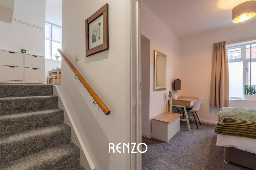Apartment Stylish 2-bed In On-trent By Renzo, Free Parking And Wi-fi!