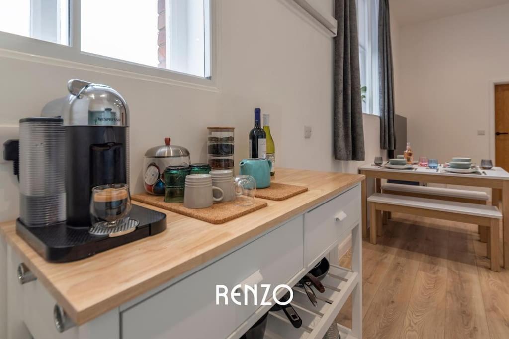 Stylish 2-bed In On-trent By Renzo, Free Parking And Wi-fi! Newark-on-Trent (Nottinghamshire)