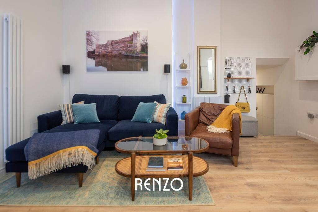 Stylish 2-bed In On-trent By Renzo, Free Parking And Wi-fi!