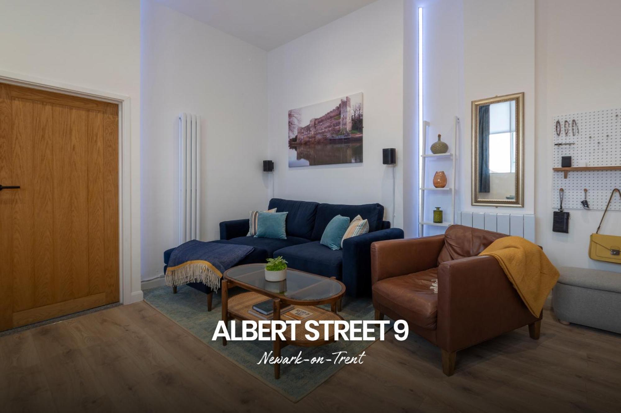Stylish 2-bed In On-trent By Renzo, Free Parking And Wi-fi! Apartment